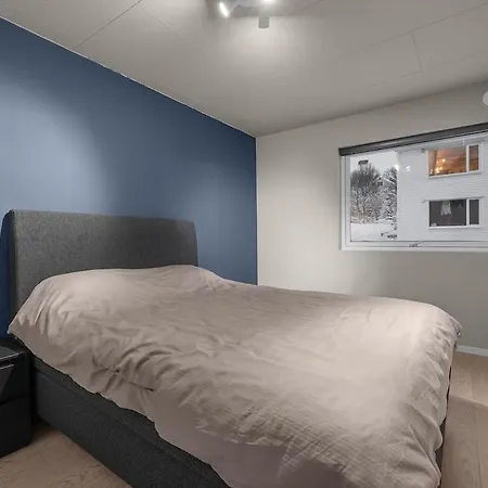 Center - Renovated 2-bedroom *