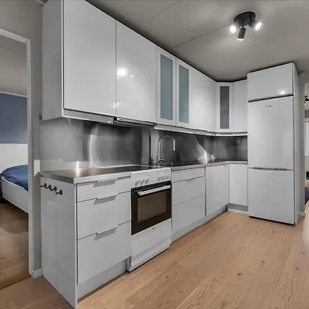 Center - Renovated 2-bedroom
